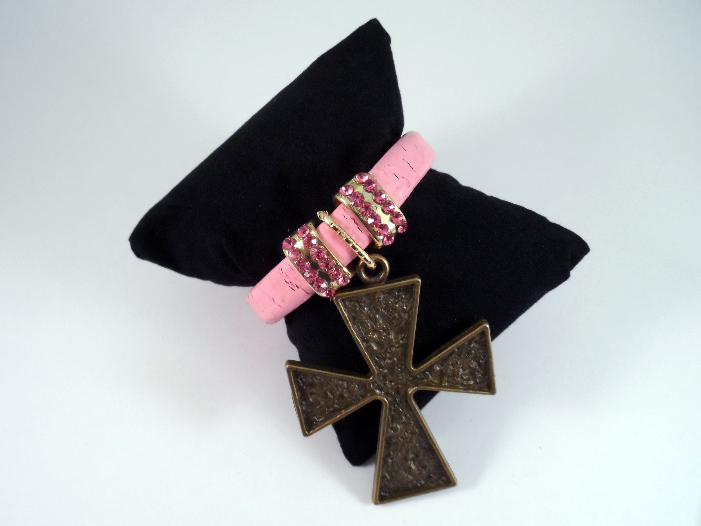 Pulseira Rosa com Cruz